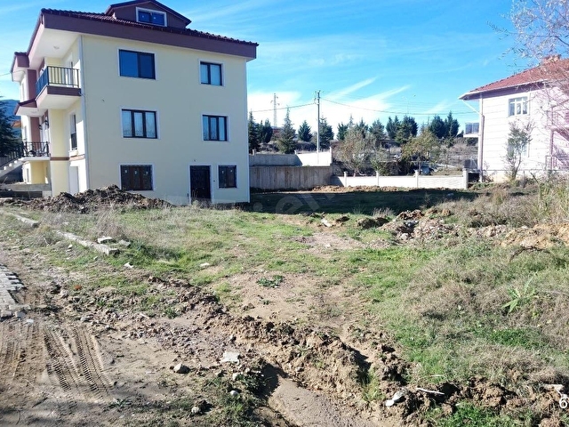 SİMAV MESLEKİ TEKNİK ANADOLU LİSESİNE İKİ CEPHELİ VİLLA-KONUT ARSASI - Görsel 18