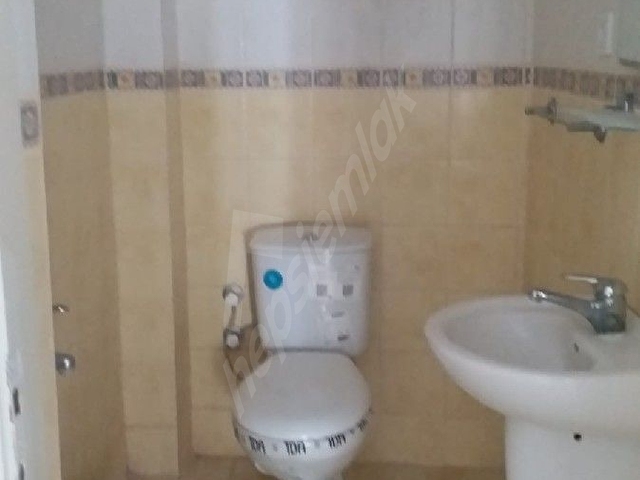Çeşme Yalıda denize yürüme mesafesinde geniş kullanım alanlı 4+1 - Görsel 19
