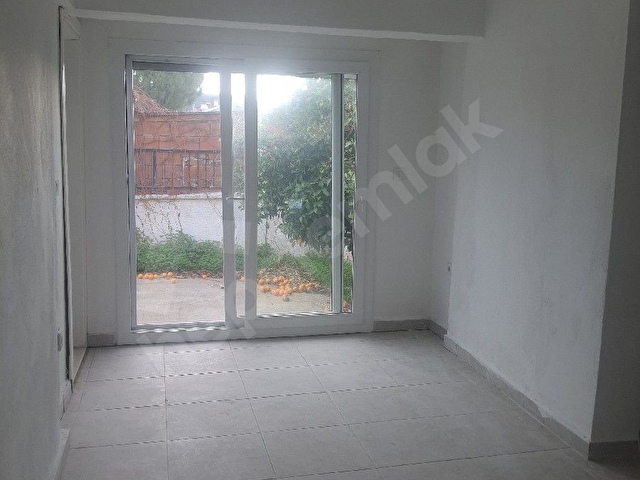 Çeşme Yalıda denize yürüme mesafesinde geniş kullanım alanlı 4+1 - Görsel 24