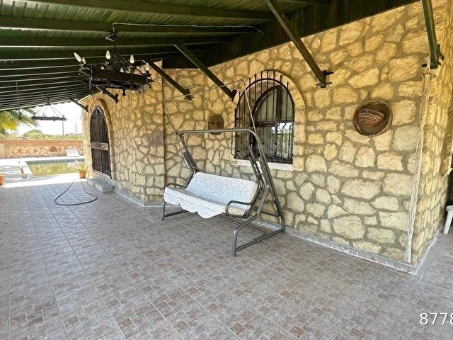 Didim yeşiltepede 700 metre arsa içinde havuzlu otoparklı full eşyalı satılık 5 + 2 taş villa - Görsel 3