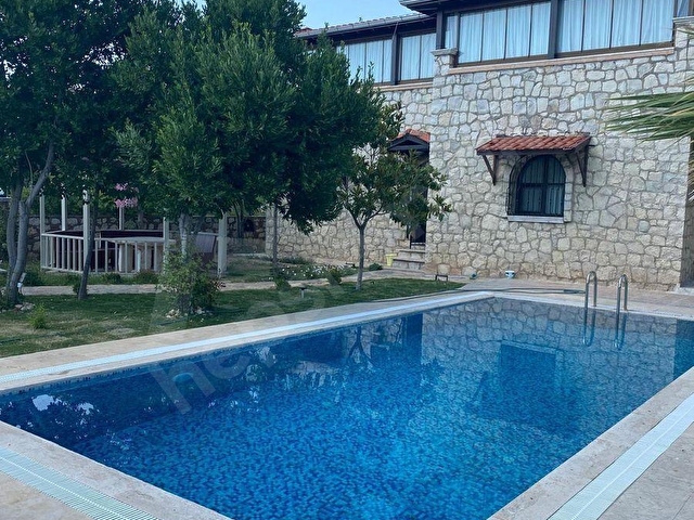Didim yeşiltepede 700 metre arsa içinde havuzlu otoparklı full eşyalı satılık 5 + 2 taş villa - Görsel 13