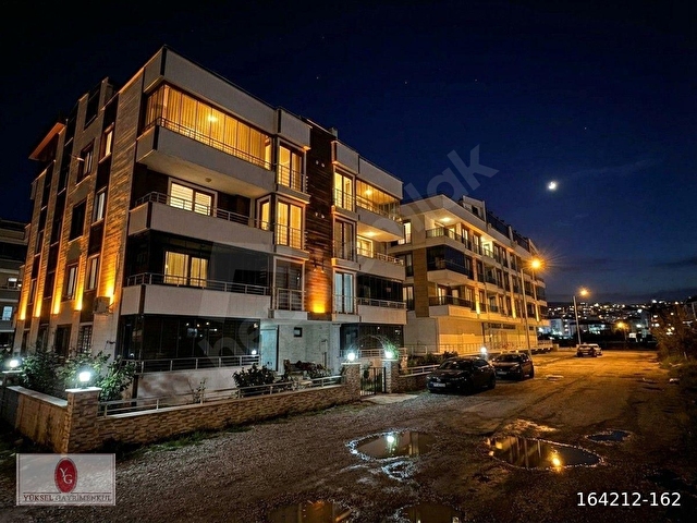 YÜKSELDEN ALTINKUMDA ÇİFT TERASLI EBEVEYN BANYOLU LUX 4+1DUBLEX