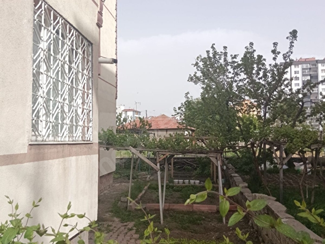 Yunus Emre Mahallesi merkezi konumda bahçeli 3+1 Satlık Daire - Görsel 14
