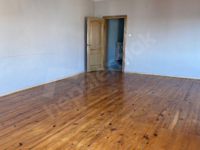 CİHANGİR MERKEZDE SATILIK 6 KATLI BİNA100 M2 OTURUMLU BEŞ DAİRE BİR DÜKKAN OLAN TARİHİ BİNA - Görsel 10