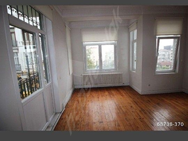 CİHANGİR MERKEZDE SATILIK 6 KATLI BİNA100 M2 OTURUMLU BEŞ DAİRE BİR DÜKKAN OLAN TARİHİ BİNA - Görsel 19
