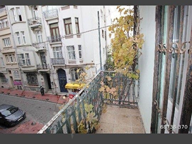 CİHANGİR MERKEZDE SATILIK 6 KATLI BİNA100 M2 OTURUMLU BEŞ DAİRE BİR DÜKKAN OLAN TARİHİ BİNA - Görsel 24