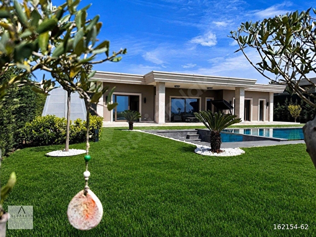 Didem Durukandan Göl İstanbulda Satılık 6+1 Eşyalı Villa