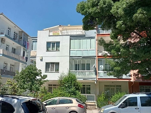 EMEK ÖZDEMİR EMLAKTAN BAKANLIKLARA YAKIN BAKIMLI ÖN KOMBİLİ TERAS 2+1 - Görsel 2
