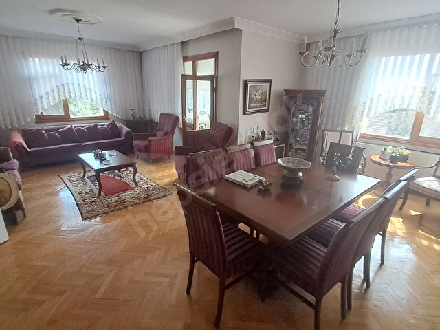 ORJİN EMLAKTAN DENİZ MANZARALI EBEVEYN BANYOLU ARKAKAT DAİRE - Görsel 4