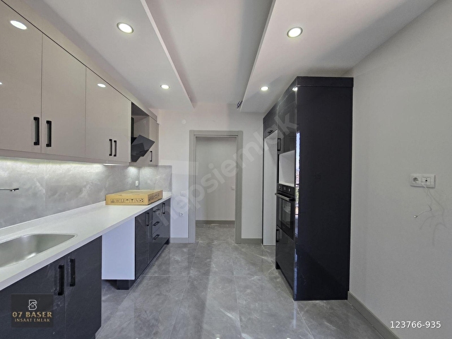 FEVZİÇAKMAKTA HAVUZLU SİTEDE 110 m2 2+1 SIFIR DAİRELER