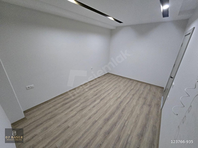 FEVZİÇAKMAKTA HAVUZLU SİTEDE 110 m2 2+1 SIFIR DAİRELER - Görsel 7