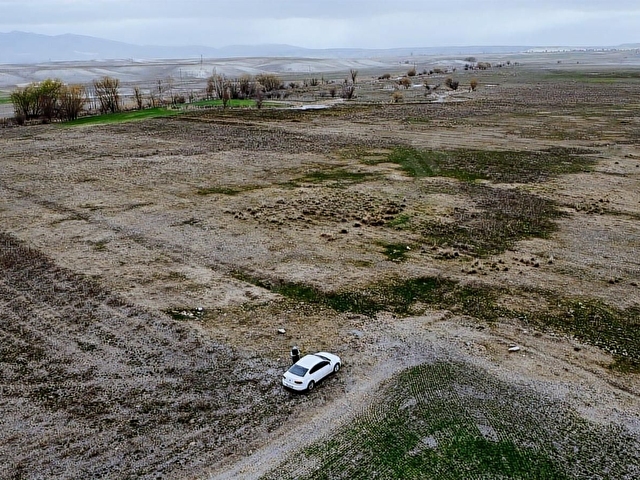 ESKİŞEHİR SİVRİHİSAR KURTŞEYH 2300 MT RESMİ YOL CEPHE SULU TARLA - Görsel 10