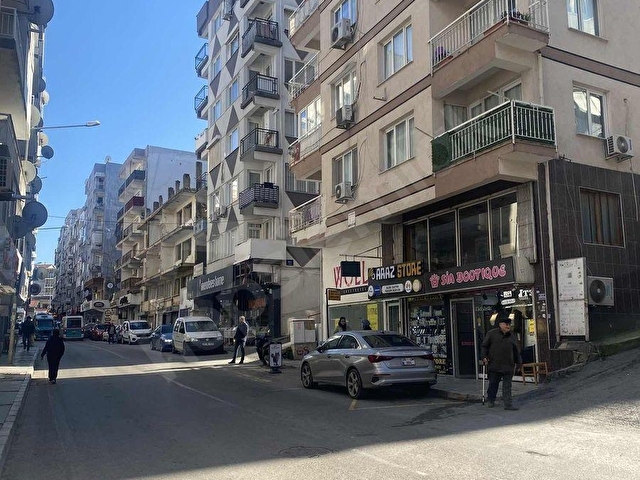 ORDU CADDESİNDE 3+1 TADİLATLI METRO 35 EMLAKTAN KİRALIK - Görsel 2