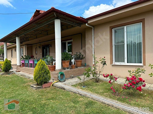 270 m2 tek katlı villa 1331 m2 bahçeli Geçen köyü
