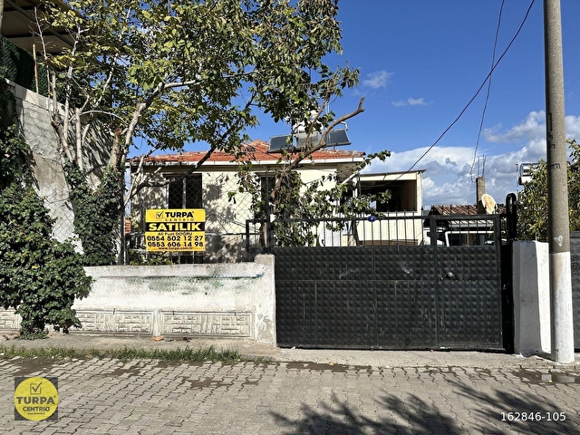 Satılık 247m2 Bahçeli Ve Müstakil 2 Katlı Ev