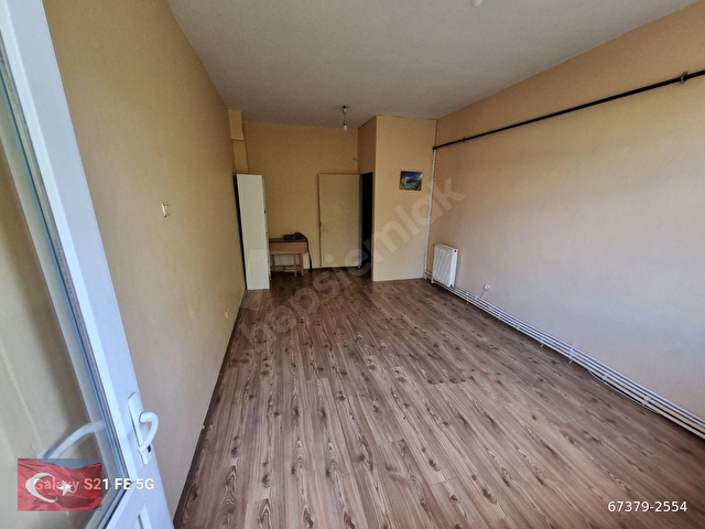 Kocamustafapaşa Balkonlu 2.Kat Vidin Cad.100mk 3+1- 6.150.000tl - Görsel 3