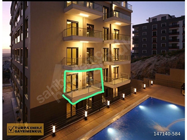 ÇİĞLİ ATATÜRK MAHALLESİNDE HAVUZLU SATILIK 2+1 DAİRE - Görsel 2
