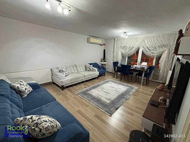 İzmir Egekent Tadilatlı Bakımlı Satılık 3 + 1 Daire