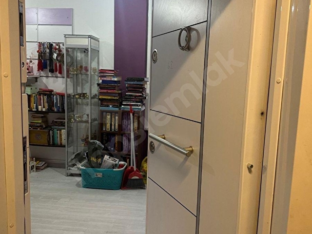 NETADAN KADIKÖYDE BOĞA MEYDANINA CEPHELİ SATILIK OFİS - Görsel 2