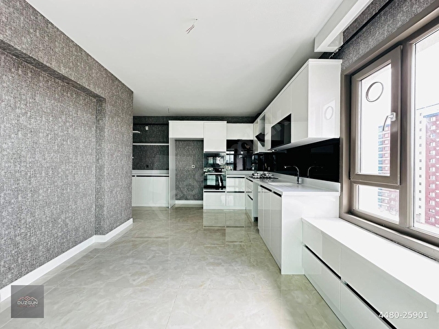 DÜZGÜN EMLAKTAN SİTEDE K.OTOPARKLI GENİŞ VE FERAH 4+1 ULTRA ÜX DAİRE