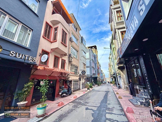 Taksim Feridiye Çaylak Sok.ta Airbnb veya Aparta Uygun(4)Katlı (7) Odalı Eşyalı Klimalı Kombili Bina - Görsel 3