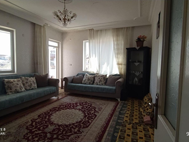 Kuzeyyaka Mahallesi Okullar Bolgesine Yakin Katda Genis 2 1 91299 780 Hurriyet Emlak