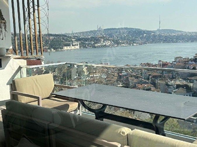 ARNAVUTKÖY SIRTTA EŞSİZ BOĞAZ MANZARALI 2+1 MÖBLELİ OTOPARKLI ŞİRİN DAİRE