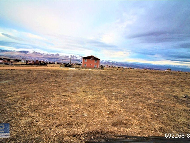 NİĞDE KOYUNLU�DA BAHÇELİ EV YAPMAYA VE YATIRIMLIK İMARLI 717 m2 SATILIK