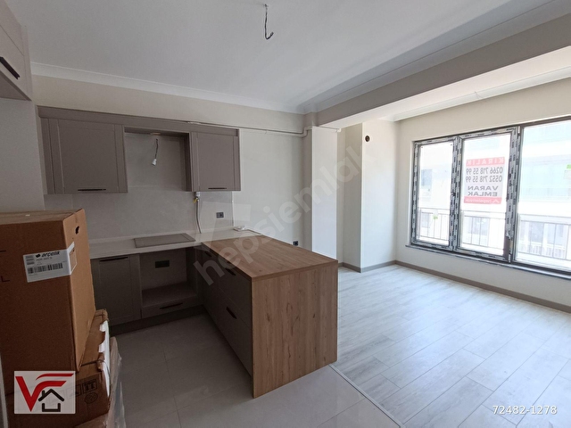 VARAN EMLAKTAN CADDE PORTDA SATILIK 1+1 DAİRE - Görsel 24
