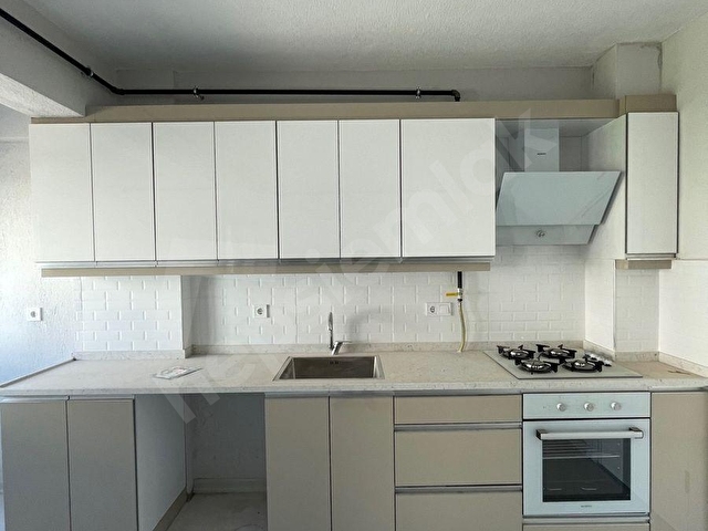çiğlide kiralık  1+1 sıfır klima doğalgaz ankastre  asansör balkon izbana 6 - 7 dk