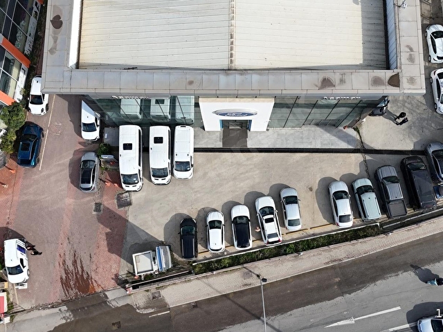 Kocaeli Gebzede Kiralık Komple Otomotiv plazası - Görsel 16