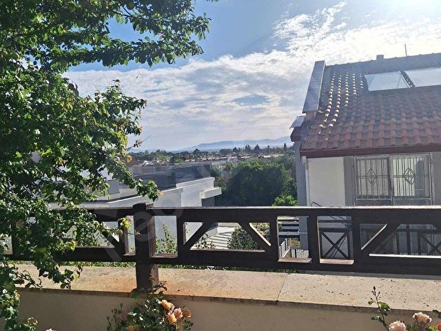 Karaovada 3+1 Kiralık Full Eşyalı deniz manzaralı Lüks Villa