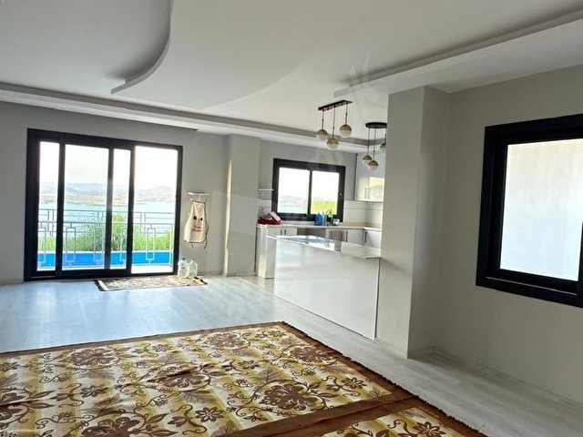 Bayram Hacılı da Havuzlu Göl Manzaralı Villa - Görsel 25