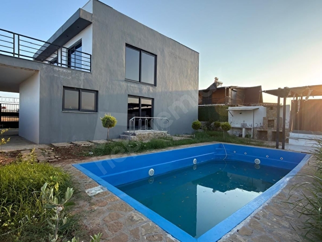 Bayram Hacılı da Havuzlu Göl Manzaralı Villa