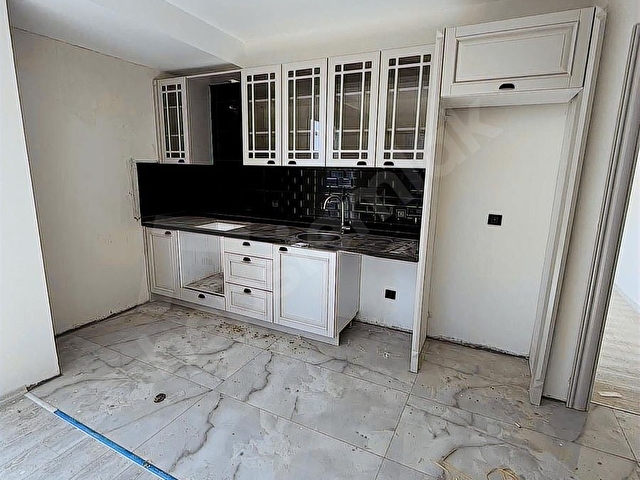 BEYAZDAN İLKEMDE SAHİLDE SİTEDE 1+1 YENİ BİNADA ÖN CEPHE BAL - Görsel 4