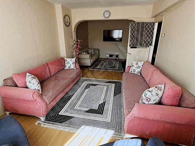 EŞREF DİNÇER MAHALLESİNDE İÇİ YAPILI 3+1 DAİRE