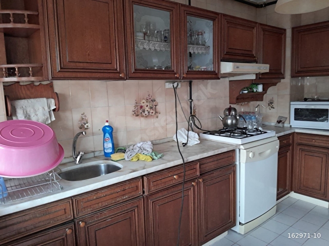 Bornovada Kıralık Dıre Üç Artı Bir Ful Eşyalı Merkezi Konumda - Görsel 4