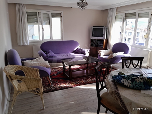 Bornovada Kıralık Dıre Üç Artı Bir Ful Eşyalı Merkezi Konumda