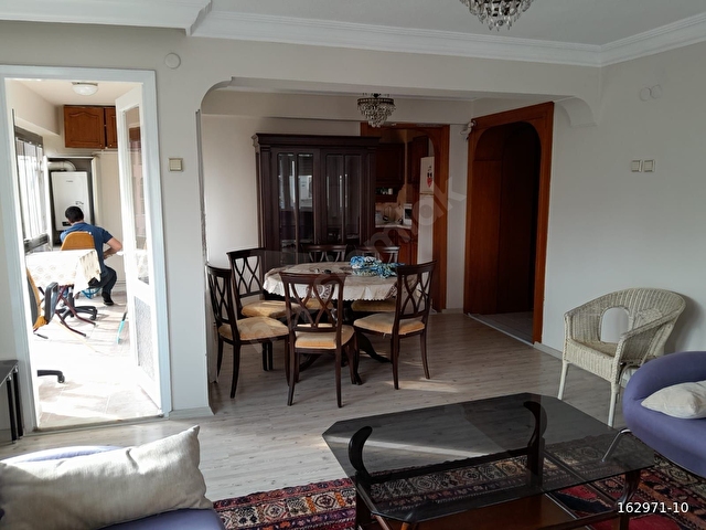 Bornovada Kıralık Dıre Üç Artı Bir Ful Eşyalı Merkezi Konumda - Görsel 2