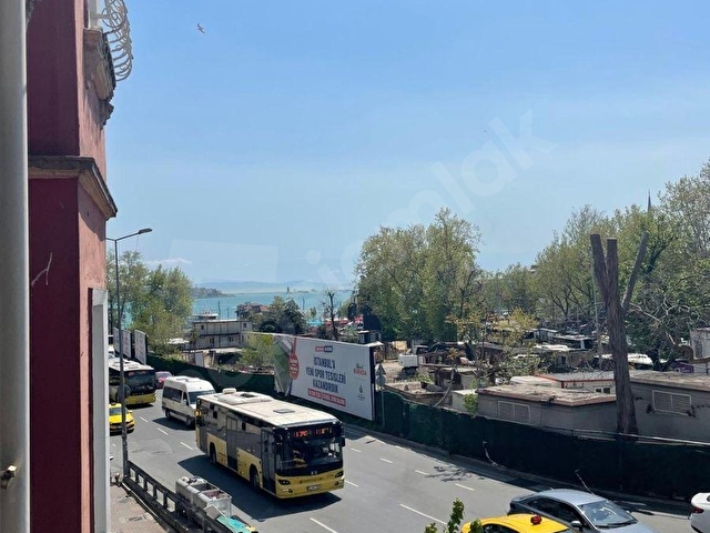 VİS EMLAKTAN BEŞİKTAŞ MEYDANDA CADDE ÜZERİNDE (1+1) BÜRO MOBİLYALI 1.KAT  OFİS KATI - Görsel 3