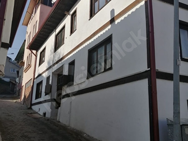 ATABEY CAMİİNE YAKIN  İÇ-DIŞ RESTORASYONU YAPILMIŞ SATILIK 3 KATLI,5 MÜSTAKİL DAİREDEN OLUŞAN KONAK - Görsel 2