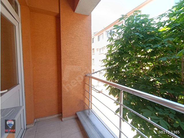 Eskişehir Fatih Mahallesinde ara kat 3+1 asansörlü kiralık daire - Görsel 9