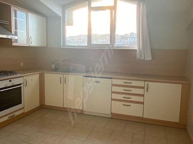 Zekeriyaköy Acarlar Sitesi | Manzaralı | Teraslı 3+1 | Boş - Görsel 6