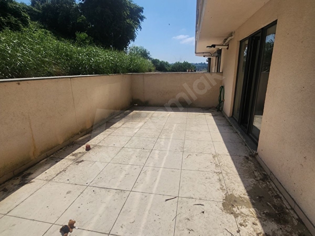 KEMERBURGAZ MERKEZDE 1+1 45 M2 NET BAHÇE KULLANIMLI DAİRE - Görsel 3