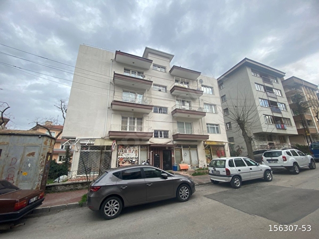 ESAT AKYÜZ SOKAKTA 2.5+1 TERAS KAT SATILIK DAİRE