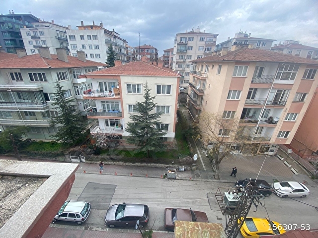 ESAT AKYÜZ SOKAKTA 2.5+1 TERAS KAT SATILIK DAİRE - Görsel 4