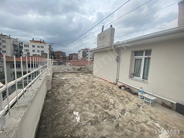 ESAT AKYÜZ SOKAKTA 2.5+1 TERAS KAT SATILIK DAİRE - Görsel 5
