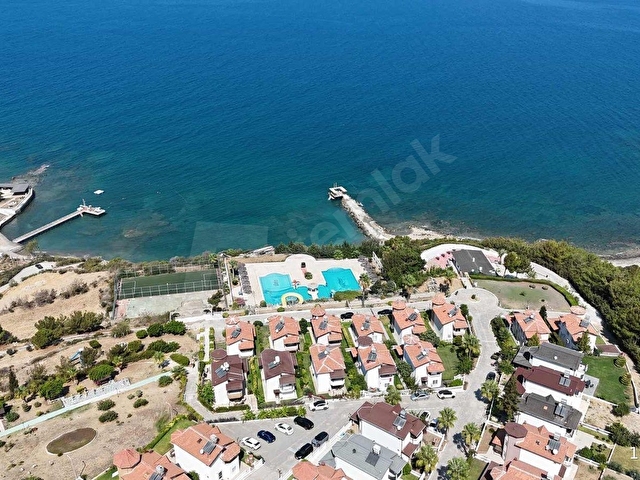 ARSUZ AŞİYAN TATİL KÖYÜNDE SATILIK EŞYALI 3+1 LÜKS VİLLA ! - Görsel 6
