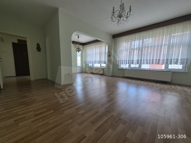 EGE EMLAKTAN ŞEHİR MERKEZİNDE KİRALIK 3+1 GENİŞ DAİRE - Görsel 2