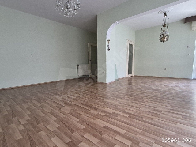EGE EMLAKTAN ŞEHİR MERKEZİNDE KİRALIK 3+1 GENİŞ DAİRE